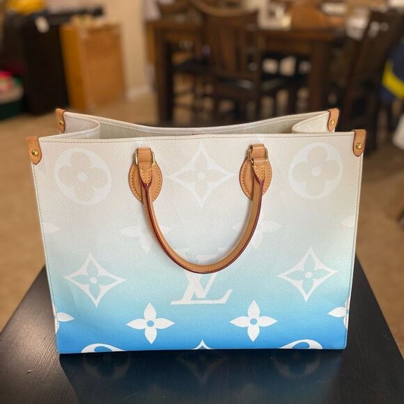 LOUIS VUITTON Monogram Giant By The Pool Onthego GM Blue